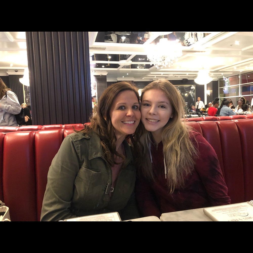 Meet your Posher, Elyssa